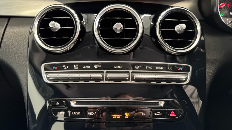 Mercedes-Benz C-Class C220 BlueTEC Sport 4dr Auto Diesel Saloon - Image 33