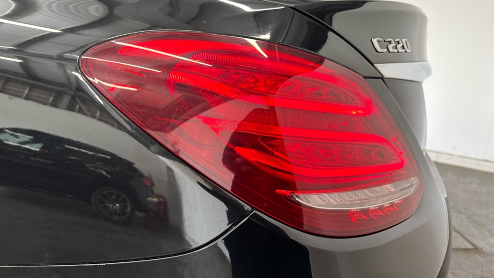 Mercedes-Benz C-Class C220 BlueTEC Sport 4dr Auto Diesel Saloon - Image 45