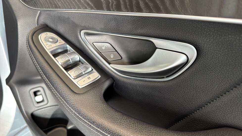 Mercedes-Benz C-Class C220d AMG Line 4dr 9G-Tronic Diesel Saloon - Image 25