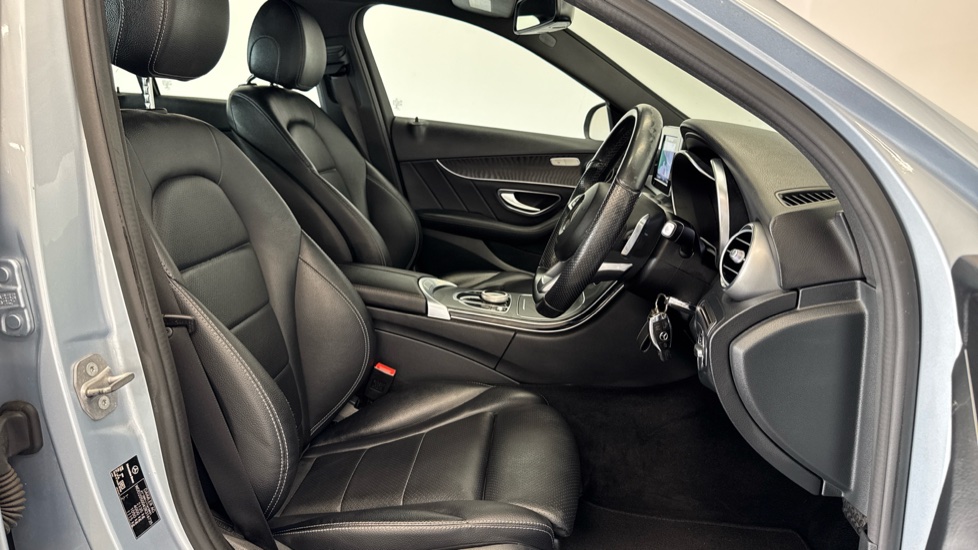 Mercedes-Benz C-Class C220d AMG Line 4dr 9G-Tronic Diesel Saloon - Image 27