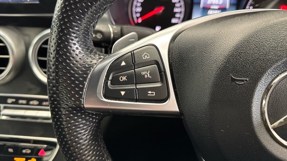 Mercedes-Benz C-Class C220d AMG Line 4dr 9G-Tronic Diesel Saloon - Image 29