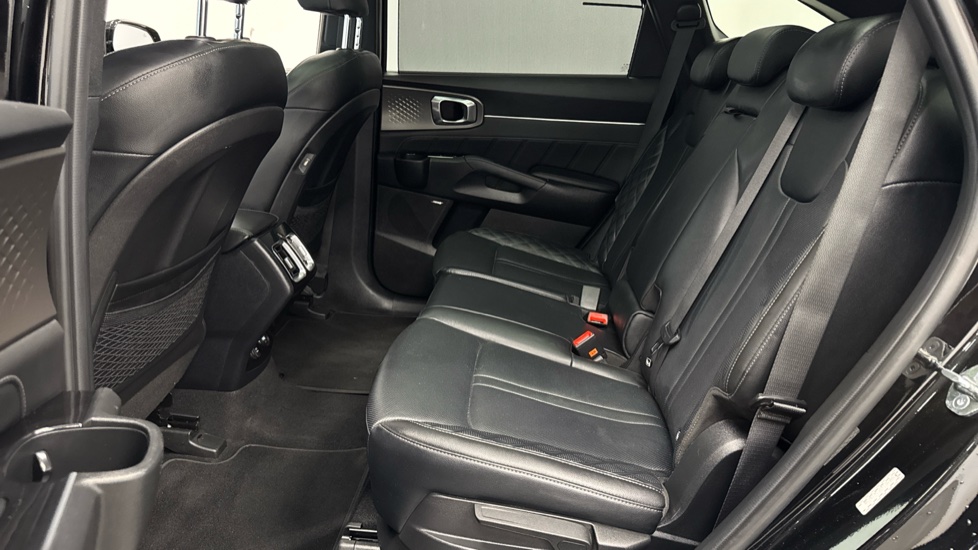 Kia Sorento 1.6 T-GDi HEV Edition 5dr Auto Hybrid Station Wagon - Image 16