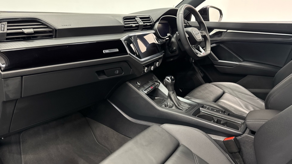 Audi Q3 35 TFSI Black Edition 5dr S Tronic [20Inch  Alloy] Petrol Estate - Image 9