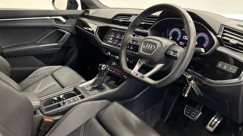 Audi Q3 35 TFSI Black Edition 5dr S Tronic [20Inch  Alloy] Petrol Estate - Image 11