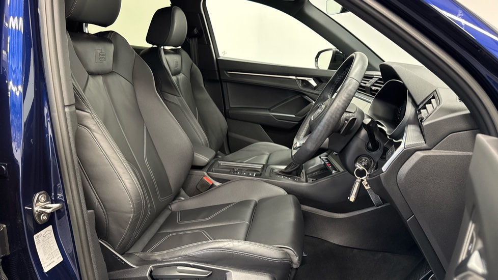 Audi Q3 35 TFSI Black Edition 5dr S Tronic [20Inch  Alloy] Petrol Estate - Image 27