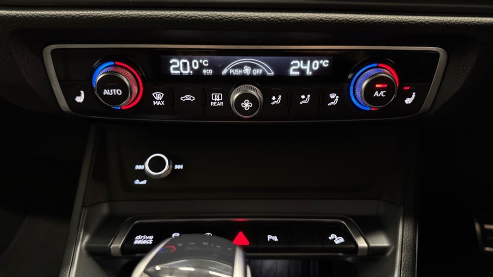 Audi Q3 35 TFSI Black Edition 5dr S Tronic [20Inch  Alloy] Petrol Estate - Image 32