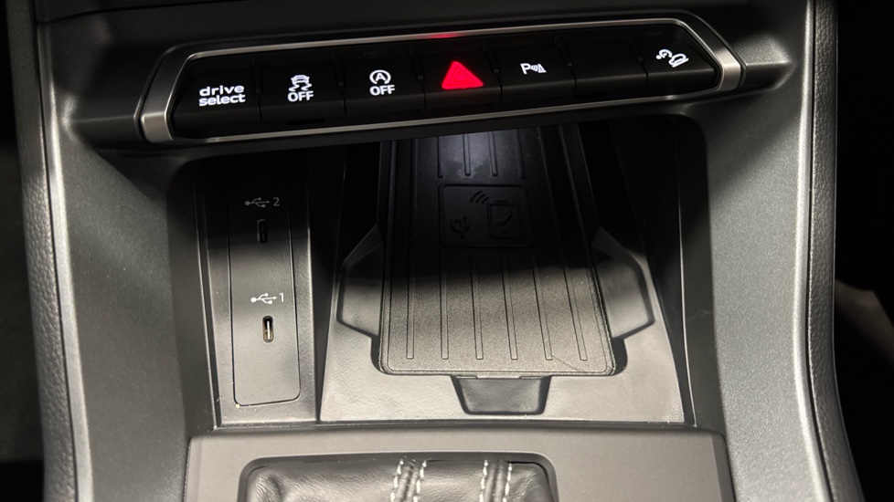 Audi Q3 35 TFSI Black Edition 5dr S Tronic [20Inch  Alloy] Petrol Estate - Image 33