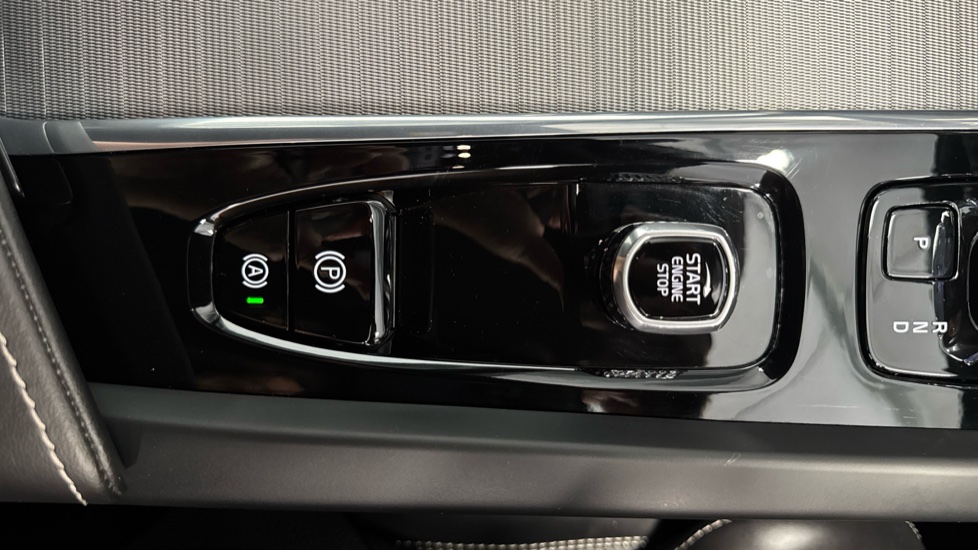 Volvo XC60 2.0 B5P Plus Dark 5dr AWD Geartronic Petrol Estate - Image 37