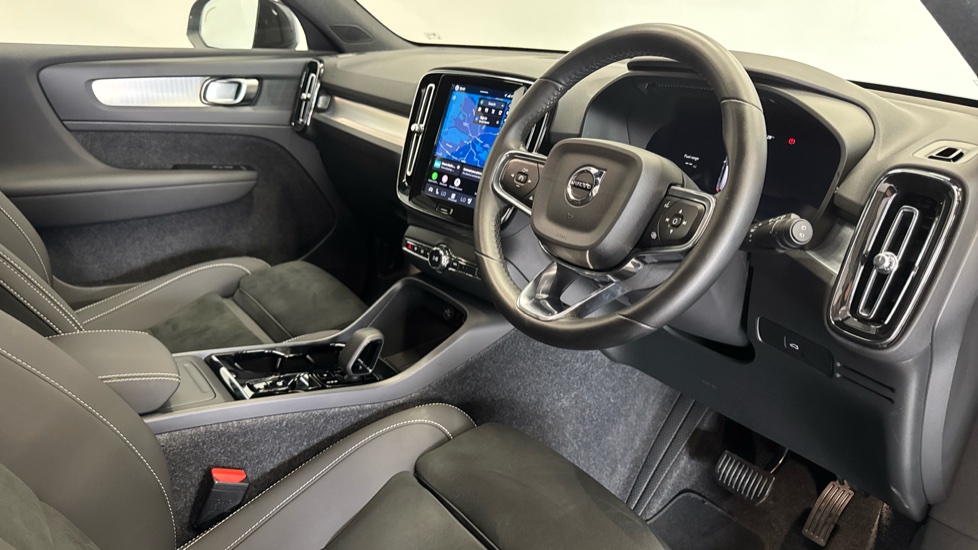 Volvo XC40 2.0 B3P Plus Black Edition 5dr Auto Petrol Estate - Image 11