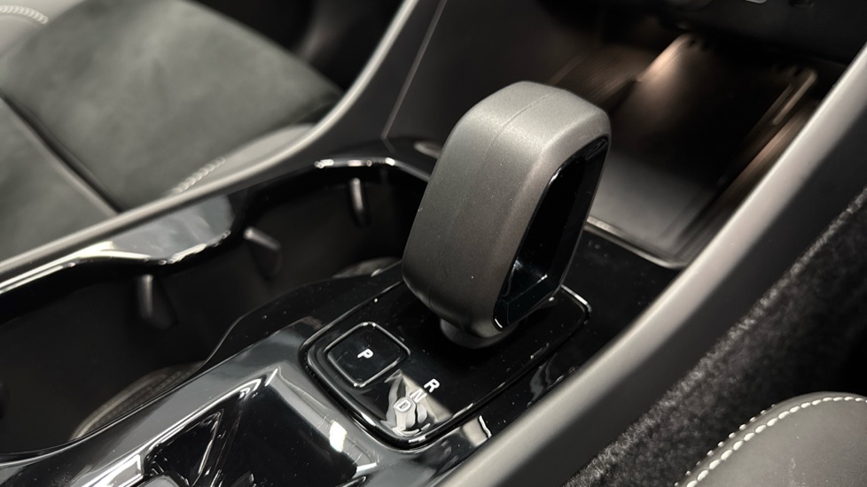 Volvo XC40 2.0 B3P Plus Black Edition 5dr Auto Petrol Estate - Image 13