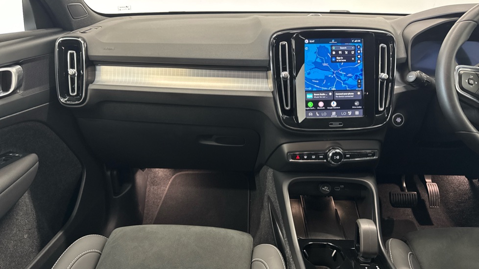 Volvo XC40 2.0 B3P Plus Black Edition 5dr Auto Petrol Estate - Image 14