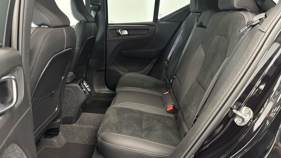 Volvo XC40 2.0 B3P Plus Black Edition 5dr Auto Petrol Estate - Image 16