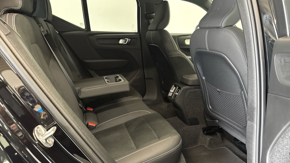 Volvo XC40 2.0 B3P Plus Black Edition 5dr Auto Petrol Estate - Image 22