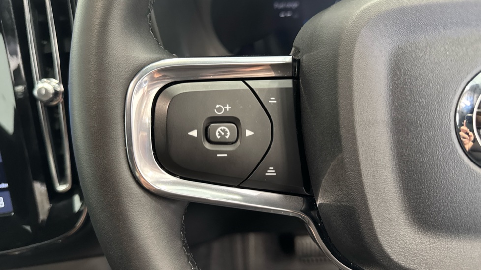 Volvo XC40 2.0 B3P Plus Black Edition 5dr Auto Petrol Estate - Image 28