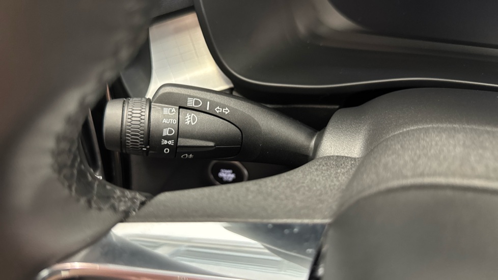 Volvo XC40 2.0 B3P Plus Black Edition 5dr Auto Petrol Estate - Image 30