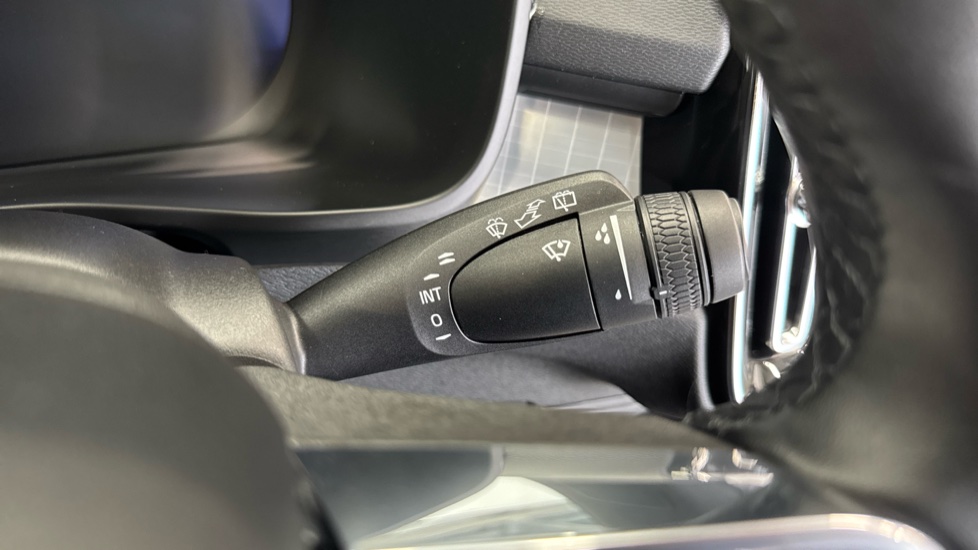 Volvo XC40 2.0 B3P Plus Black Edition 5dr Auto Petrol Estate - Image 31