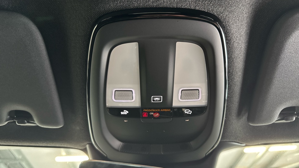 Volvo XC40 2.0 B3P Plus Black Edition 5dr Auto Petrol Estate - Image 38