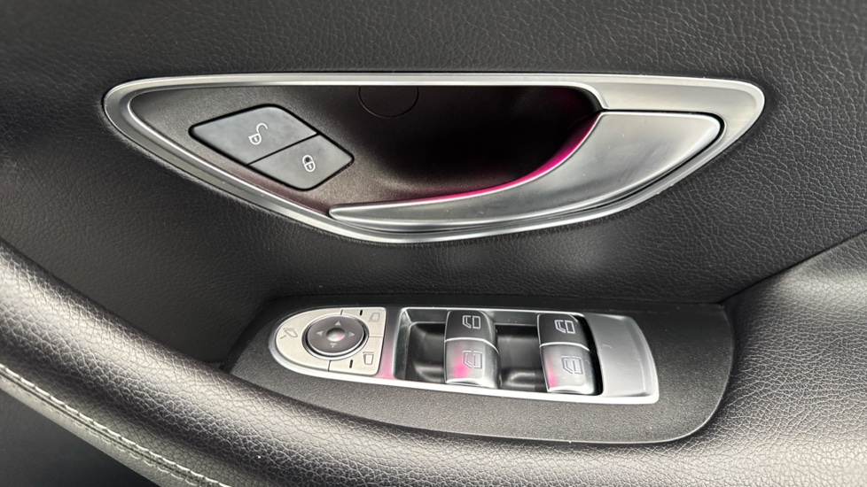 Mercedes-Benz E-Class E220d AMG Line 2dr 9G-Tronic Diesel Coupe - Image 23