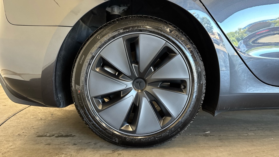 Tesla Model 3 Long Range AWD 85kWh 4dr Auto Electric Saloon - Image 7