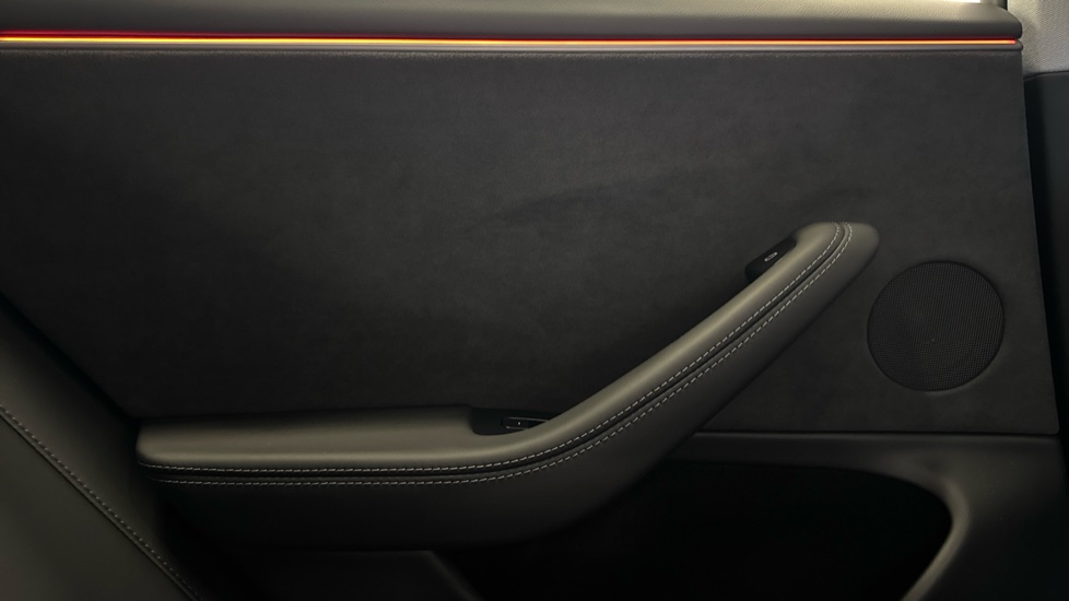 Tesla Model 3 Long Range AWD 85kWh 4dr Auto Electric Saloon - Image 22