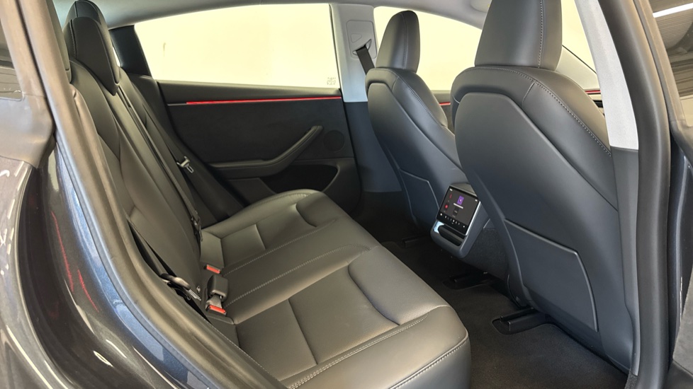 Tesla Model 3 Long Range AWD 85kWh 4dr Auto Electric Saloon - Image 24