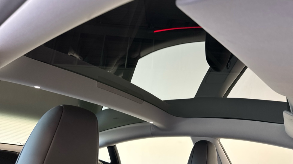 Tesla Model 3 Long Range AWD 85kWh 4dr Auto Electric Saloon - Image 26