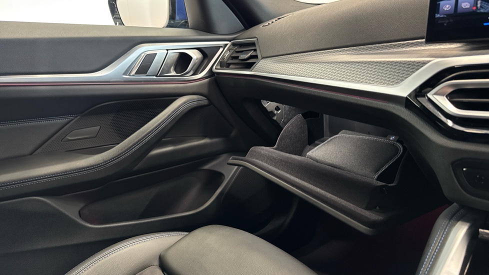 BMW i4 250kW eDrive40 M Sport 83.9kWh 5dr Auto Electric Hatchback - Image 38