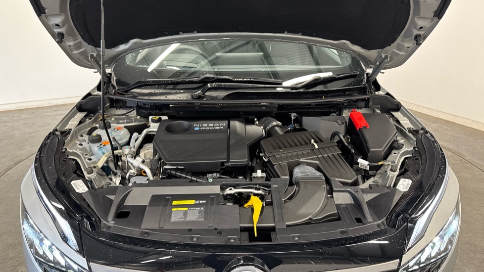 Nissan Qashqai 1.5 E-Power Tekna 5dr Auto Hybrid Hatchback - Image 8