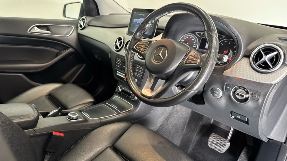 Mercedes-Benz B-Class B180d Sport Executive 5dr Auto Diesel Hatchback - Image 11