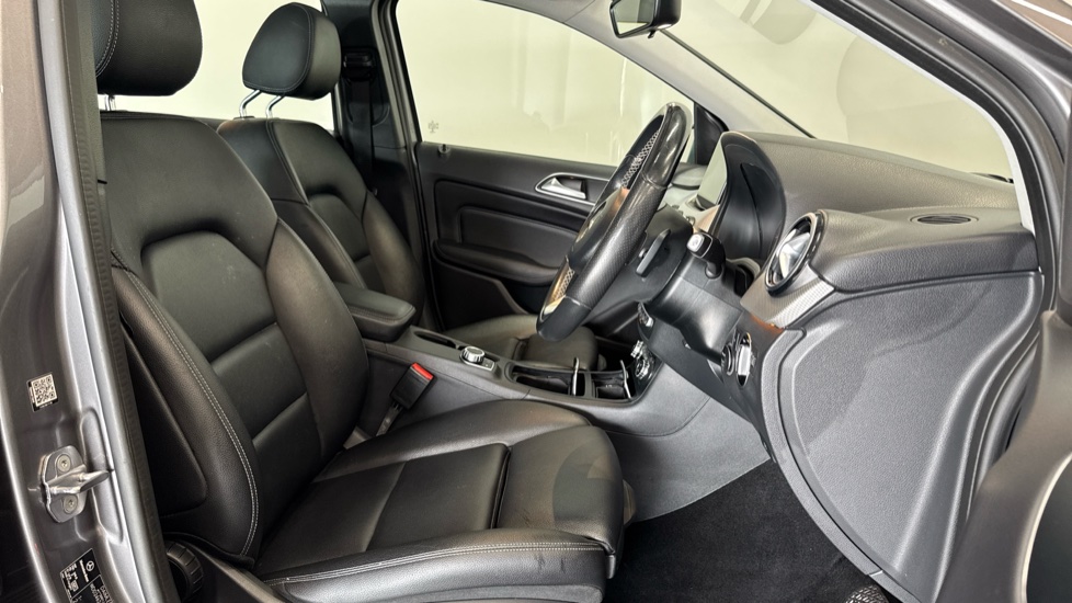 Mercedes-Benz B-Class B180d Sport Executive 5dr Auto Diesel Hatchback - Image 25