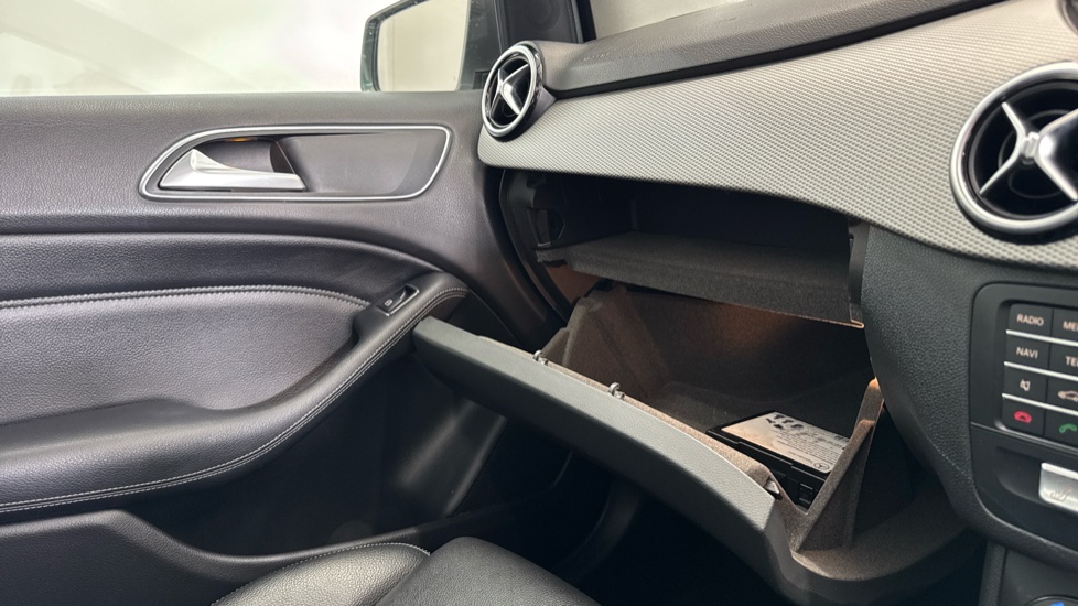 Mercedes-Benz B-Class B180d Sport Executive 5dr Auto Diesel Hatchback - Image 36