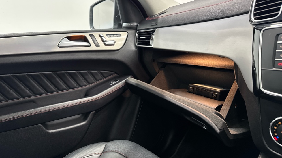 Mercedes-Benz GLE Coupe GLE 350d 4Matic AMG Line Premium Plus 5dr 9G-Tron Diesel Estate - Image 37