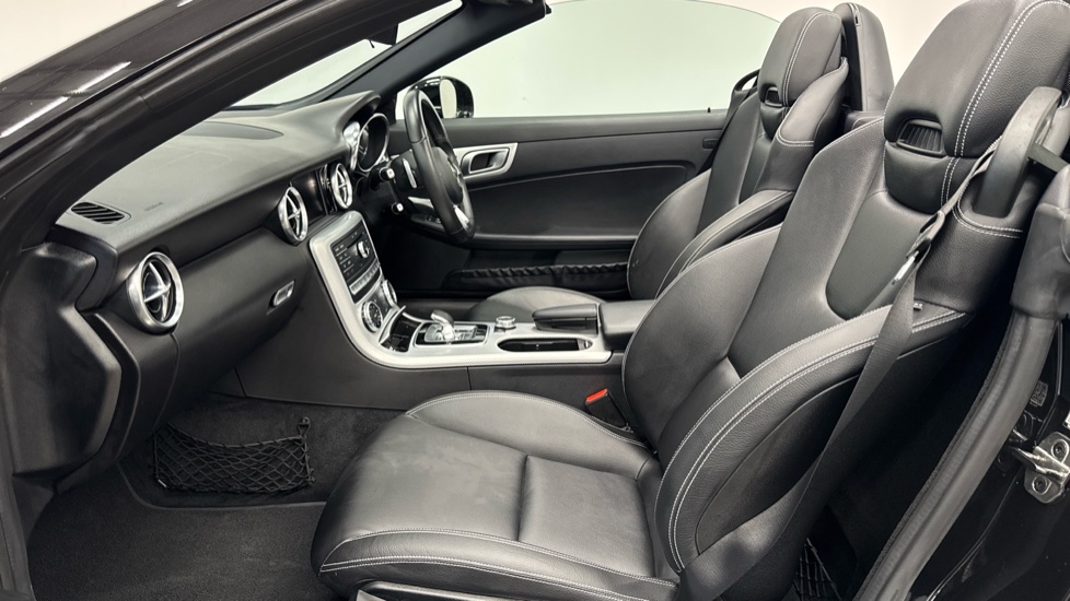 Mercedes-Benz SLC 300 AMG Line 2dr 9G-Tronic Petrol Roadster - Image 16