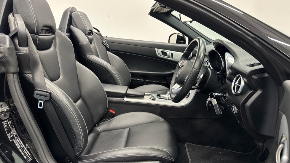Mercedes-Benz SLC 300 AMG Line 2dr 9G-Tronic Petrol Roadster - Image 23