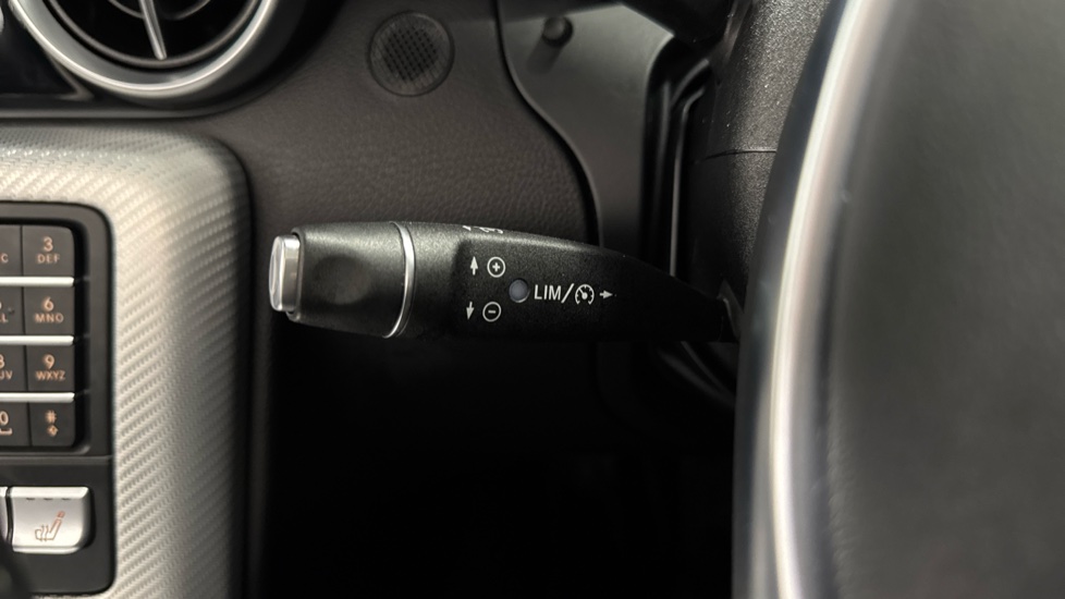 Mercedes-Benz SLC 300 AMG Line 2dr 9G-Tronic Petrol Roadster - Image 28