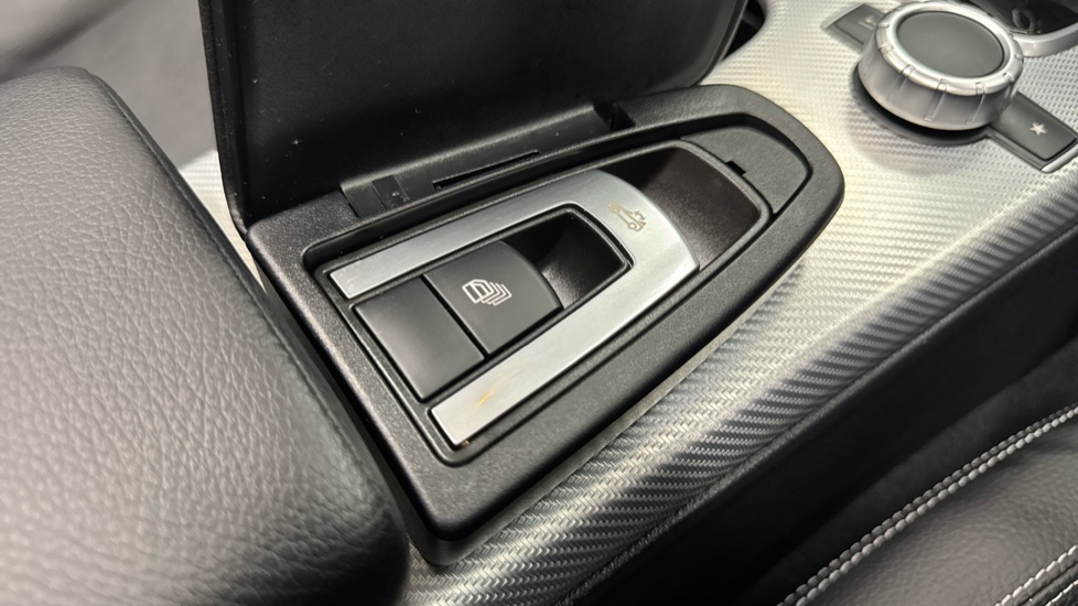 Mercedes-Benz SLC 300 AMG Line 2dr 9G-Tronic Petrol Roadster - Image 32