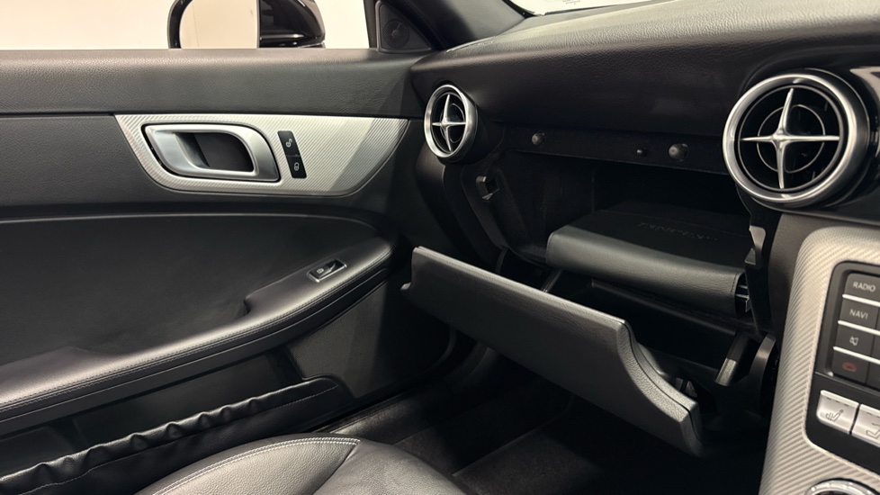 Mercedes-Benz SLC 300 AMG Line 2dr 9G-Tronic Petrol Roadster - Image 34