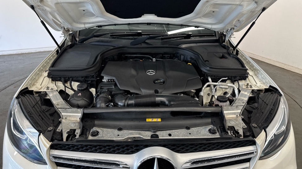 Mercedes-Benz GLC 250d 4Matic AMG Line Premium 5dr 9G-Tronic Diesel Estate - Image 8