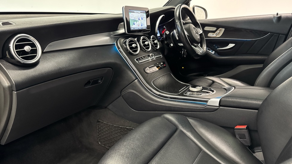 Mercedes-Benz GLC 250d 4Matic AMG Line Premium 5dr 9G-Tronic Diesel Estate - Image 9