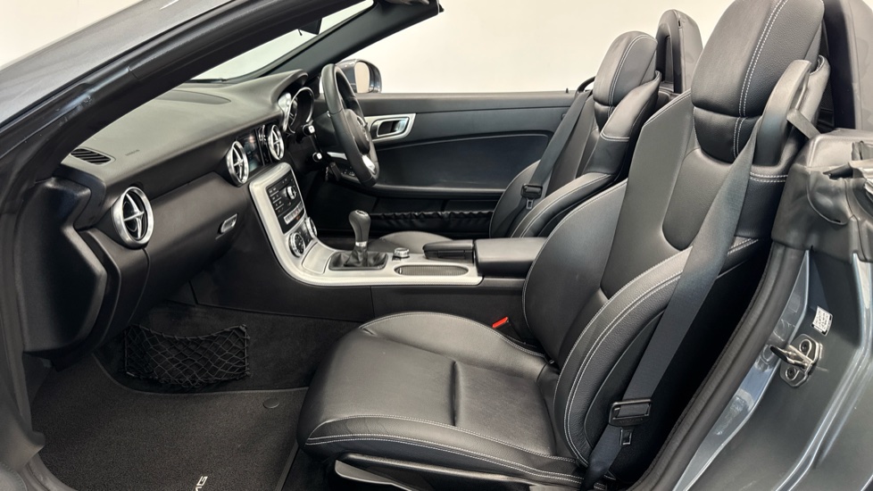 Mercedes-Benz SLC 180 AMG Line 2dr Petrol Roadster - Image 16