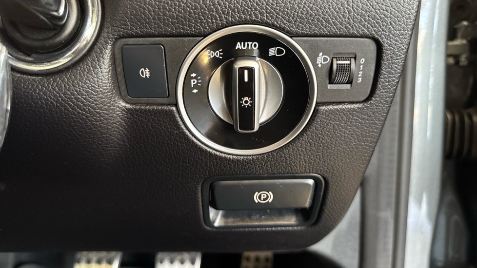 Mercedes-Benz SLC 180 AMG Line 2dr Petrol Roadster - Image 25