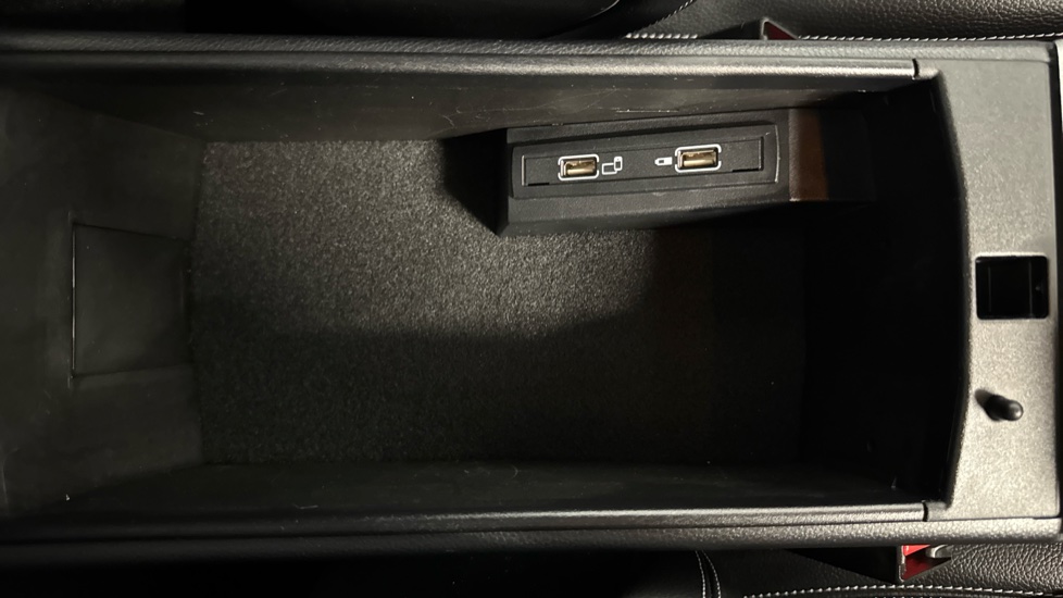 Mercedes-Benz SLC 180 AMG Line 2dr Petrol Roadster - Image 34