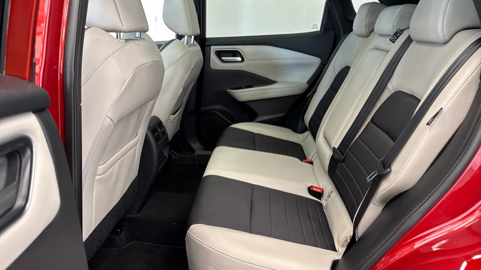 Nissan Qashqai 1.3 DiG-T MH Tekna 5dr Petrol Hatchback - Image 16