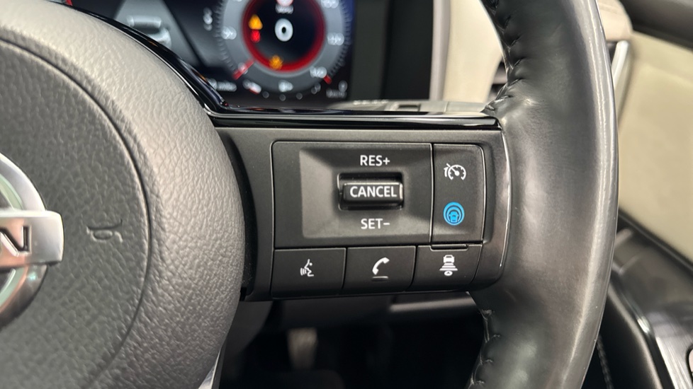 Nissan Qashqai 1.3 DiG-T MH Tekna 5dr Petrol Hatchback - Image 30