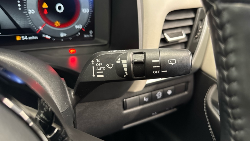 Nissan Qashqai 1.3 DiG-T MH Tekna 5dr Petrol Hatchback - Image 32
