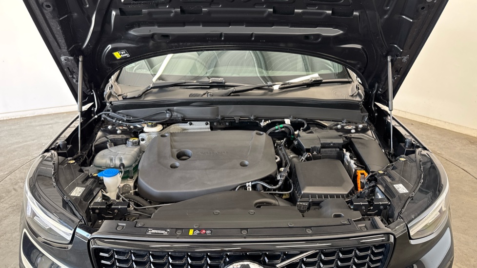 Volvo XC40 2.0 B4P Plus Dark 5dr Auto Petrol Estate - Image 8