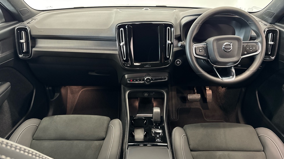 Volvo XC40 2.0 B4P Plus Dark 5dr Auto Petrol Estate - Image 10