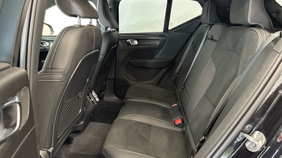 Volvo XC40 2.0 B4P Plus Dark 5dr Auto Petrol Estate - Image 16