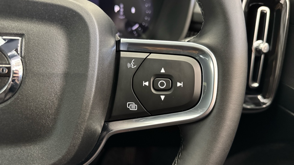 Volvo XC40 2.0 B4P Plus Dark 5dr Auto Petrol Estate - Image 29