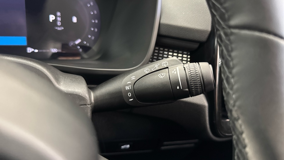 Volvo XC40 2.0 B4P Plus Dark 5dr Auto Petrol Estate - Image 32